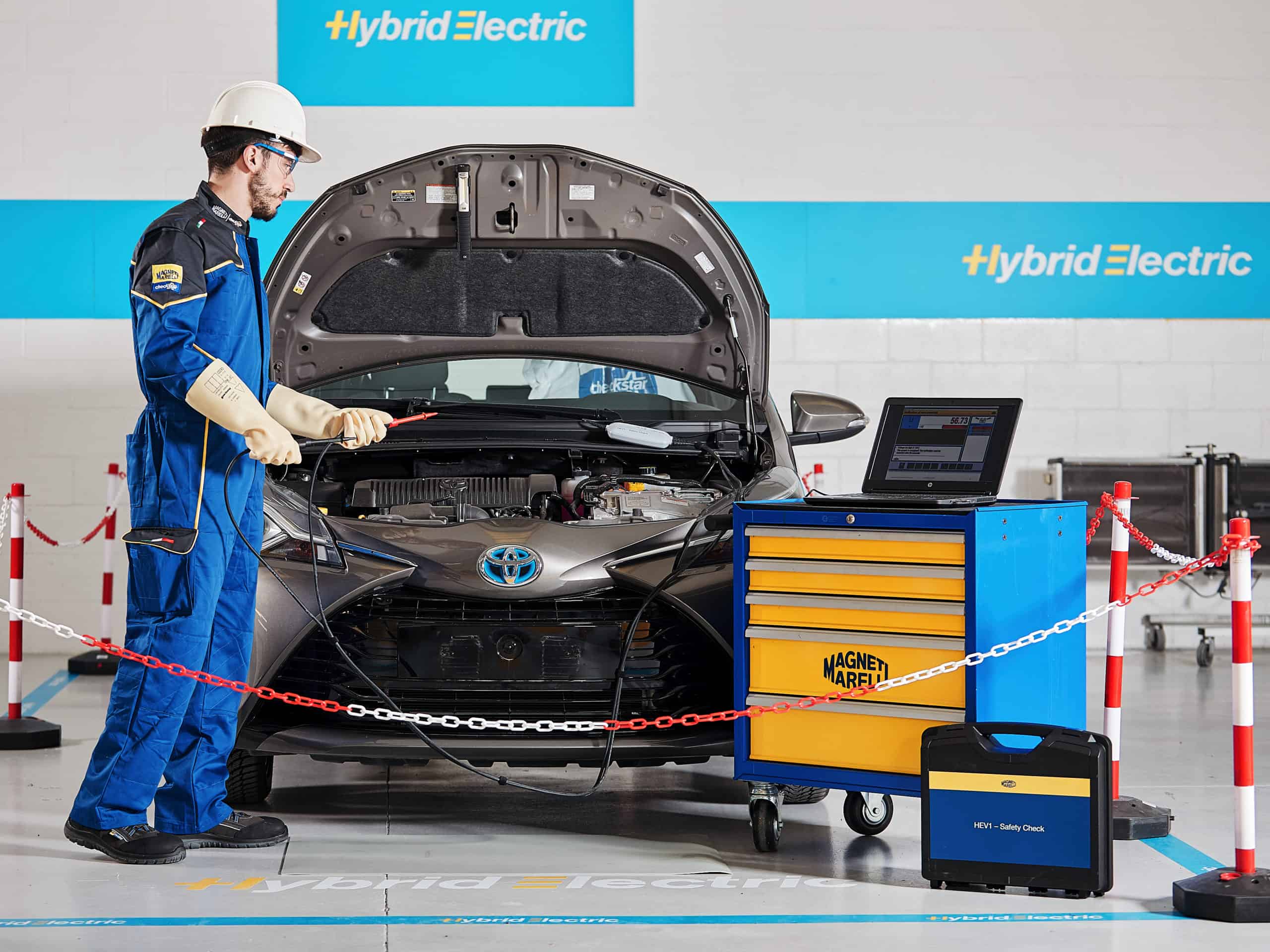 fotografo reportage industriale officina meccanica riparazione auto magneti marelli