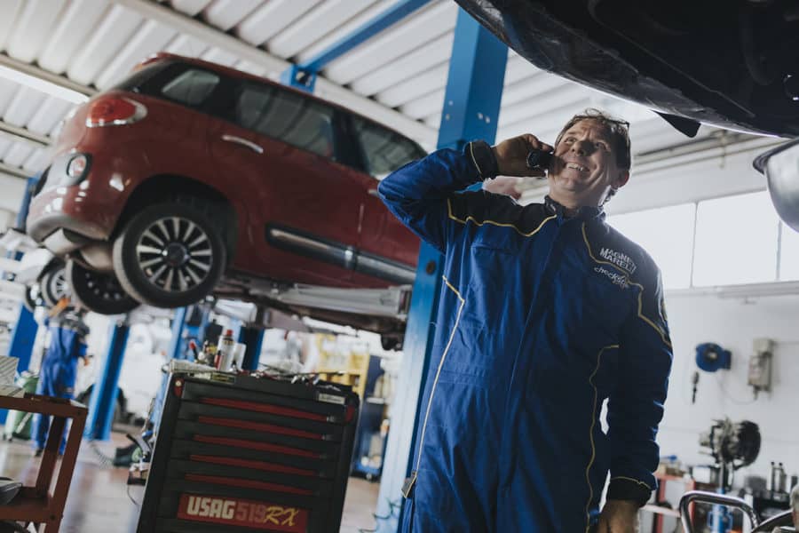 fotografo reportage industriale officina meccanica riparazione auto magneti marelli