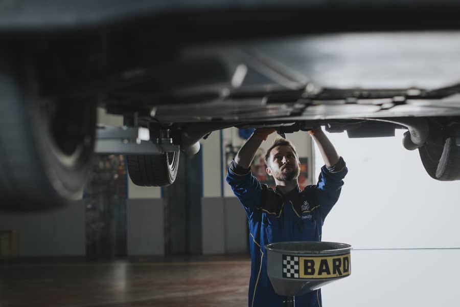fotografo reportage industriale officina meccanica riparazione auto magneti marelli
